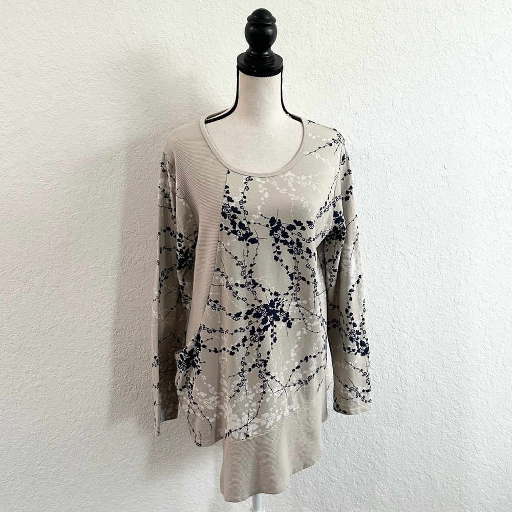 KAKTUS Long Sleeve Beige Navy Flora Asymmetrical Top Medium Cotton Scoop Neck